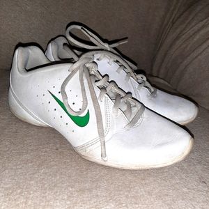 ✔️ Women's Nike shoes size 7